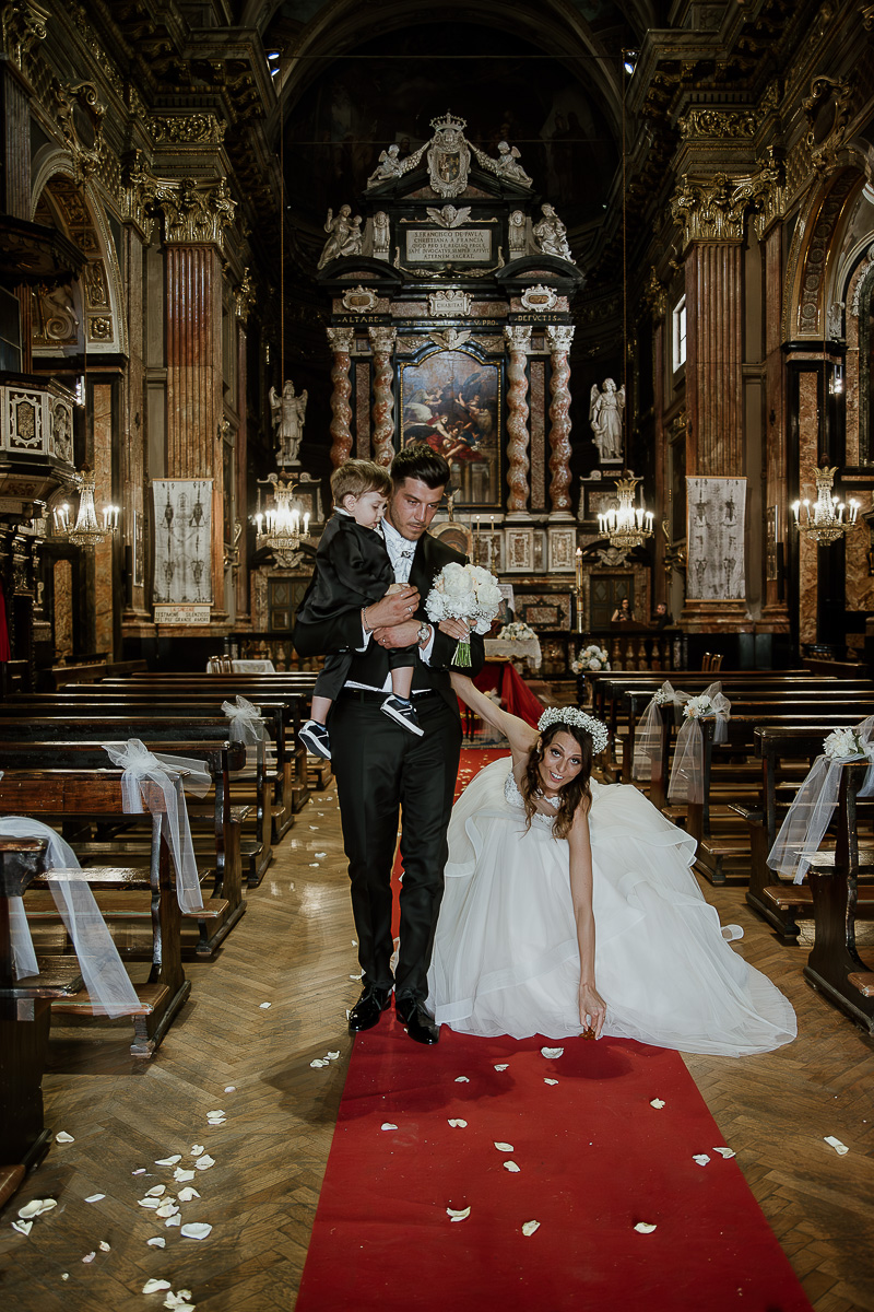 Matrimonio a Torino. Chiesa di san Francesco da Paola. Messa.Uscita degli sposi con il loro bambino