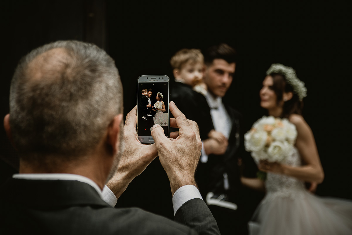 Matrimonio a Torino. Chiesa di san Francesco da Paola. Messa.Uscita degli sposi Lancio del riso