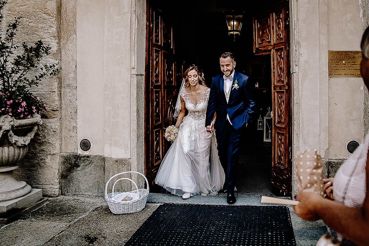 Matrimonio nella Chiesa della Madonna del Pilone a Torino. Cerimonia.Lancio del riso