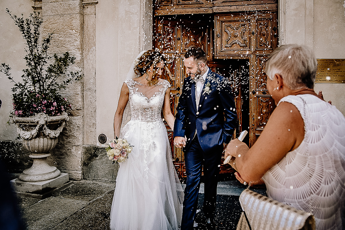 Matrimonio nella Chiesa della Madonna del Pilone a Torino. Cerimonia.Lancio del riso