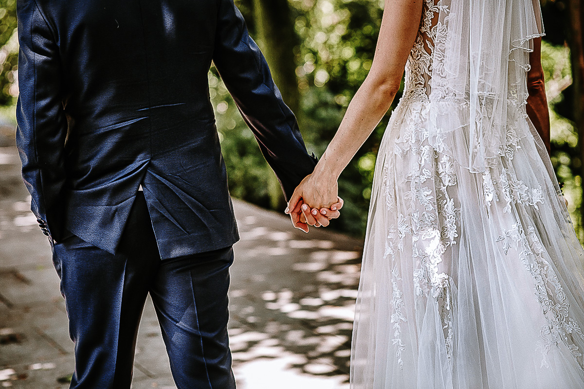 Matrimonio a Superga. Servizio di Coppia.Sposi mano nella mano.