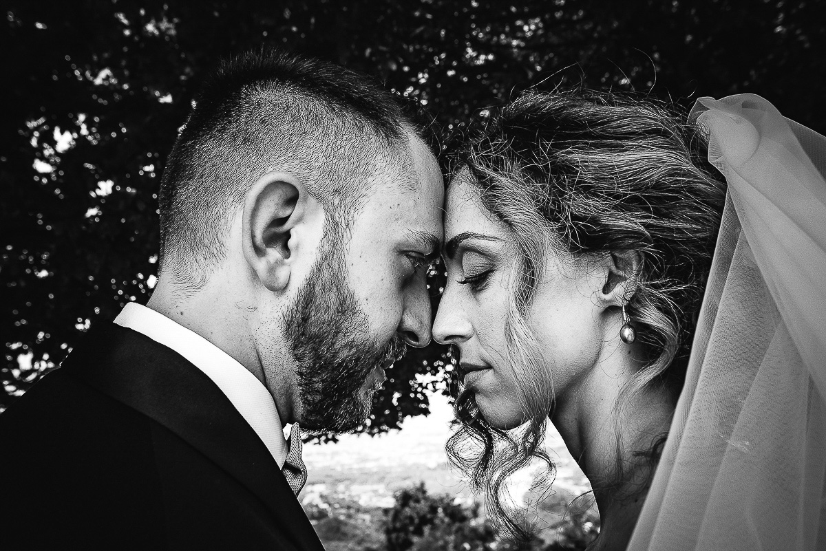 Matrimonio a Superga. Servizio di Coppia.Sposi fronte fronte bianco e nero