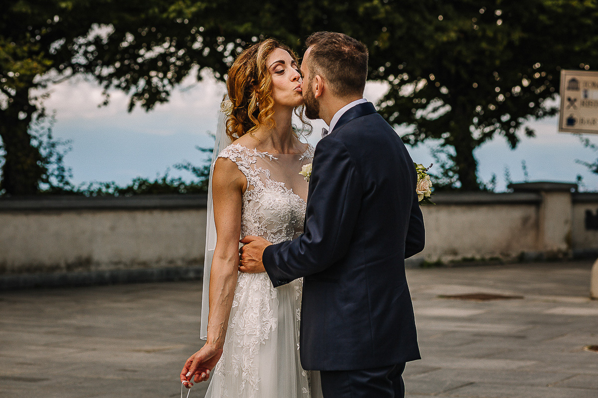 Matrimonio a Superga. Servizio di Coppia.Bacio degli sposi.