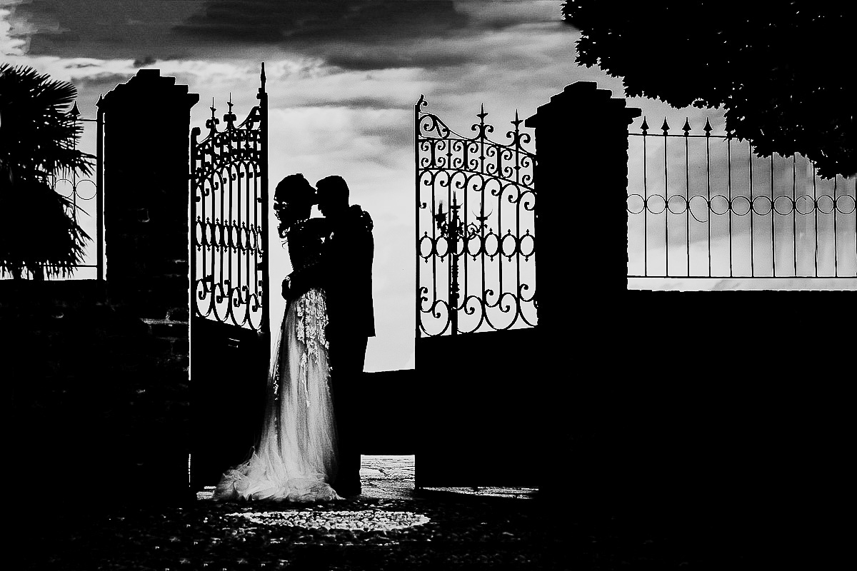 Matrimonio al castello di Cortanze. Sessione di coppia. Silhouette degli sposi