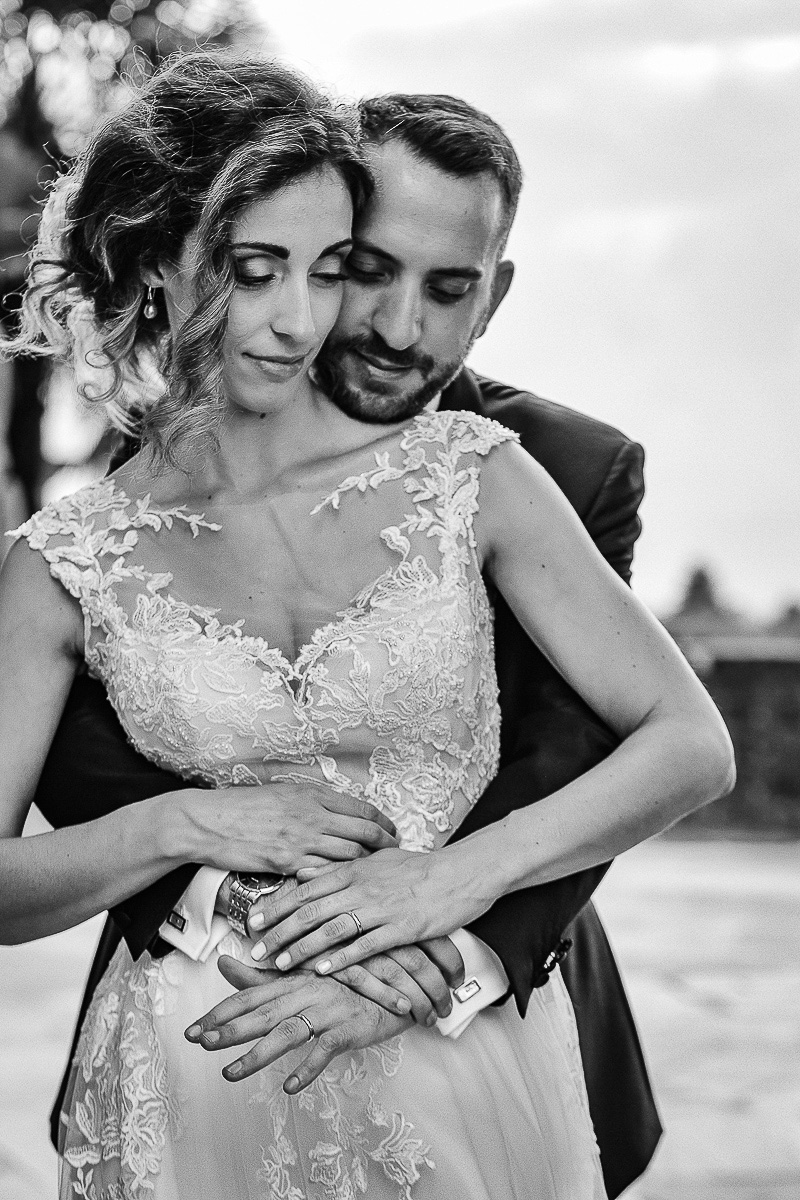 Matrimonio al castello di Cortanze. Sessione di coppia. Bianco e nero