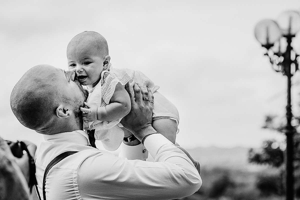 Matrimonio al castello di Cortanze. Ricevimento. Testimone con la sua bambina