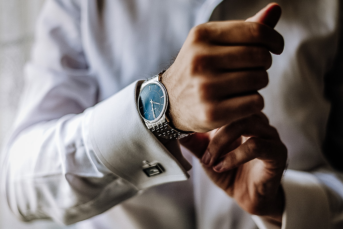 Matrimonio a Torino, preparazione dello sposo.Particolare dell'orologio.