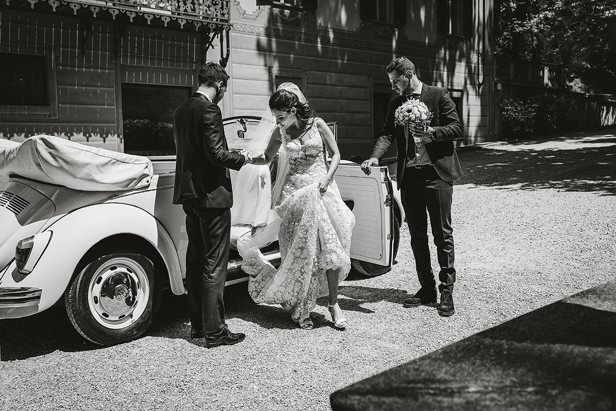 Tenuta Fontanfredda, Guidoristorante. Sposa scende dall'auto