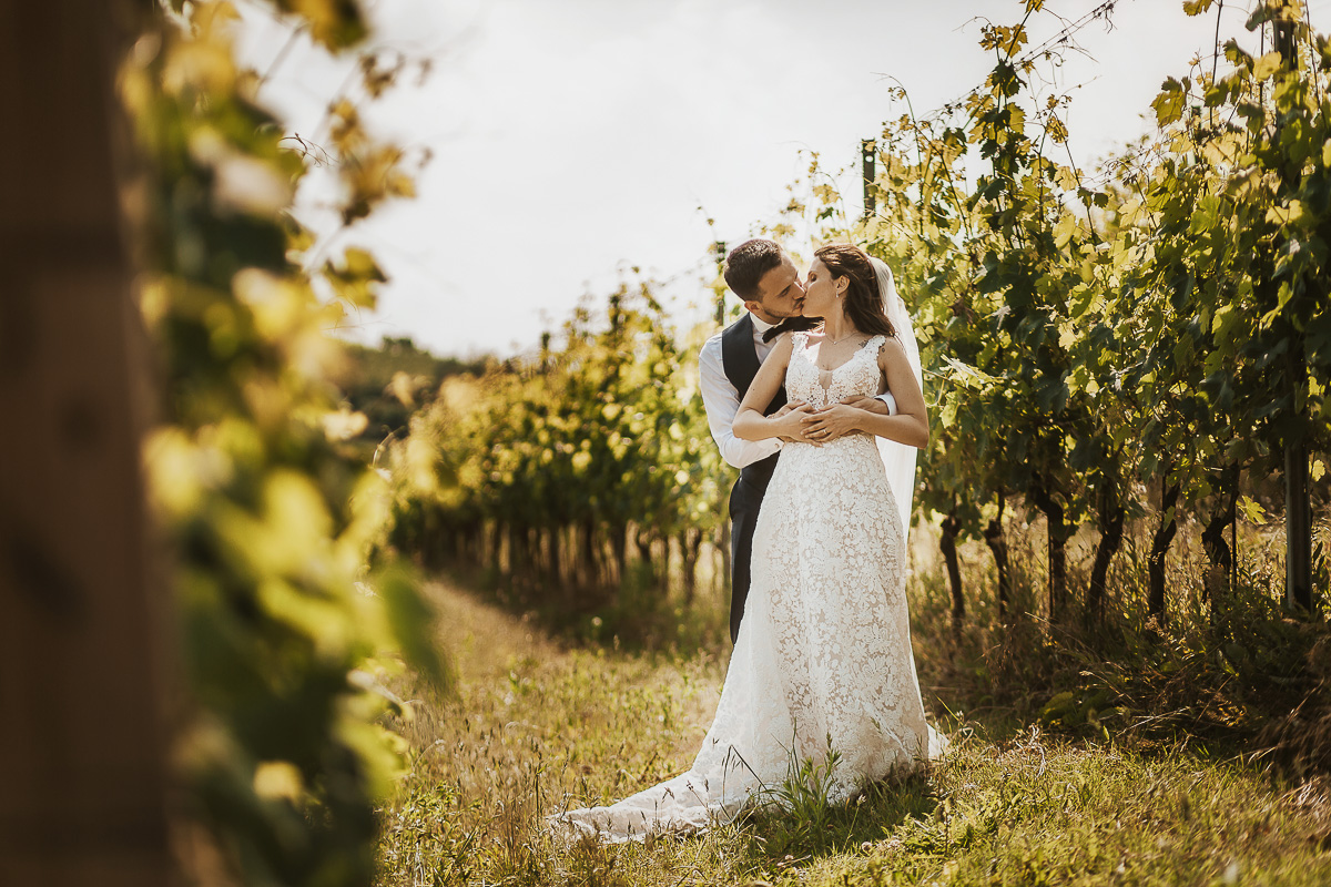 Tenuta Fontanfredda, Guidoristorante. Villa reale.Sessione fotografica degli sposi tra le vigne
