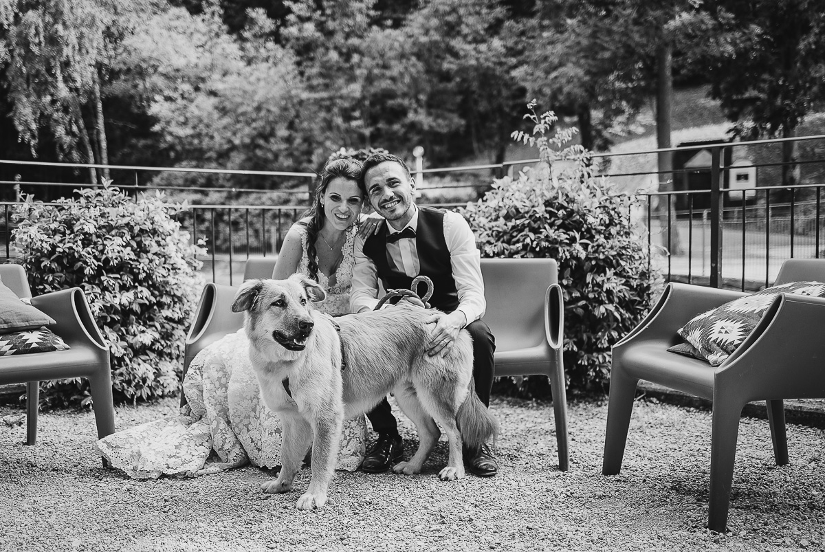 Tenuta Fontanfredda, Guidoristorante. Villa reale.Sessione fotografica degli sposi con il loro cane.