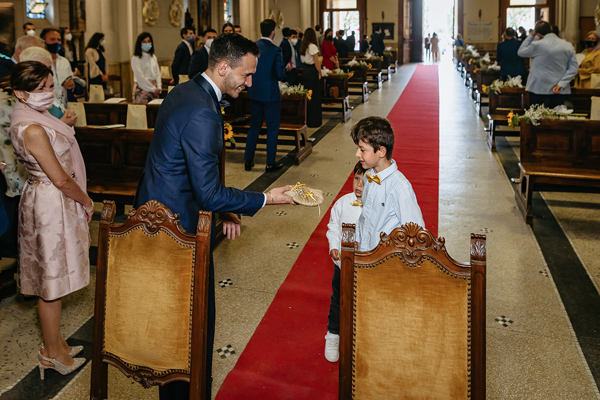 Matrimonio a Torino. Cerimonia nella chiesa Patrocinio San Giuseppe. Paggetti che consegnano gli anelli allo sposo