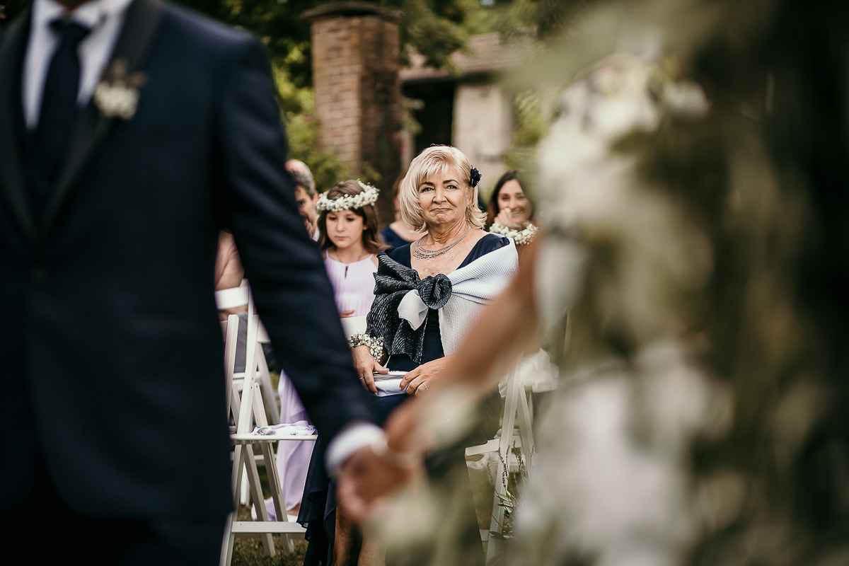 Matrimonio a Villa Delfini di Morsasco (AL) nel Monferrato. Cerimonia. mamma della sposa.