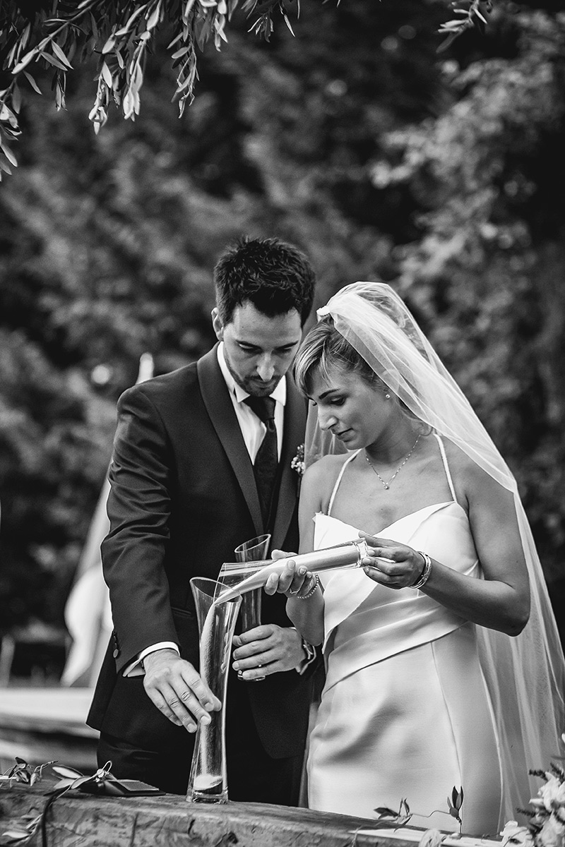 Matrimonio a Villa Delfini di Morsasco (AL) nel Monferrato. Cerimonia. Rito della sabbia.