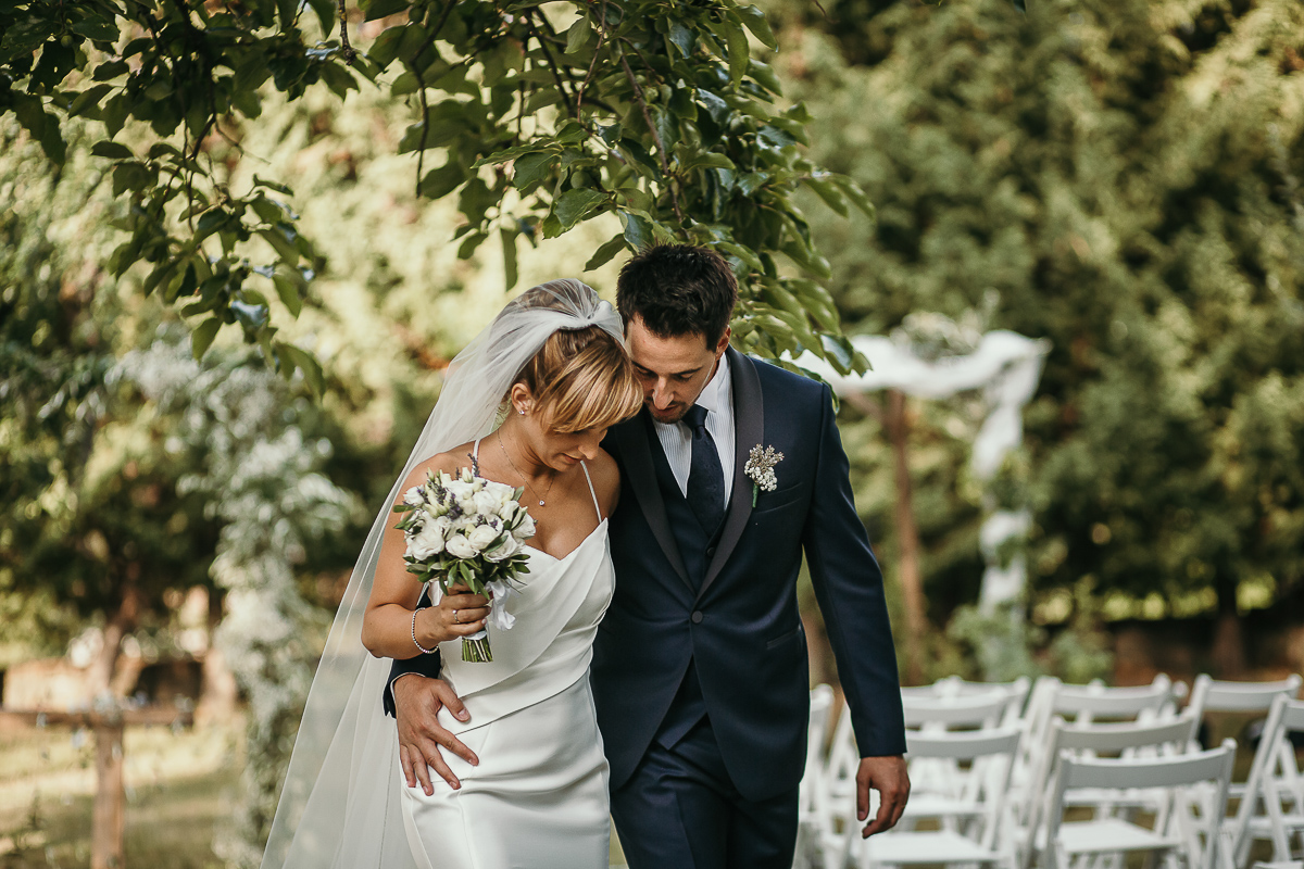 Matrimonio a Villa Delfini di Morsasco (AL) nel Monferrato. Cerimonia.. uscita degli sposi.