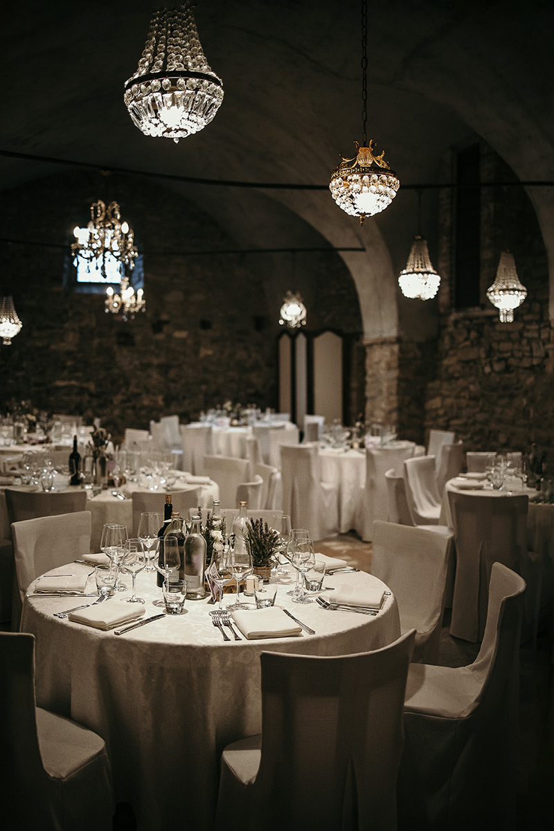 Matrimonio a Villa Delfini di Morsasco (AL) nel Monferrato. Aperitivo. sala.