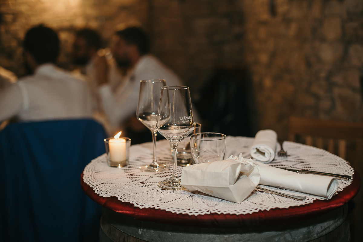 Matrimonio a Villa Delfini di Morsasco (AL) nel Monferrato. Cena. tavolo degli sposi.