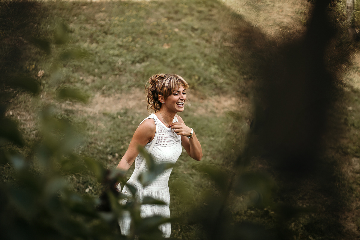 Matrimonio a Villa Delfini di Morsasco (AL) nel Monferrato. Preparazione dell a sposa. Arrivo della sposa.