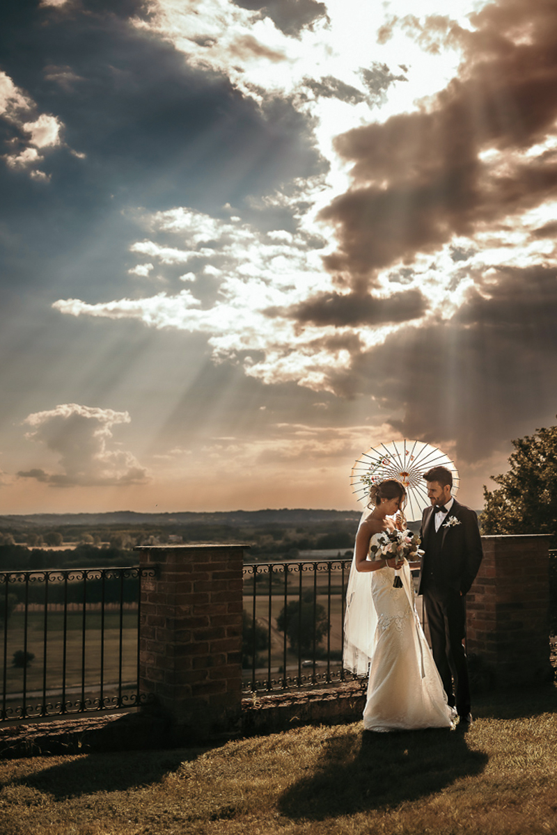 Matrimonio a Villa Fiorita ad Asti. Servizio di coppia.Cielo al tramonto infuocato