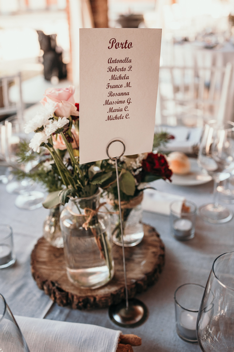 Matrimonio a Villa Fiorita ad Asti. Aperitivo.Tableau de mariage e segnaposto