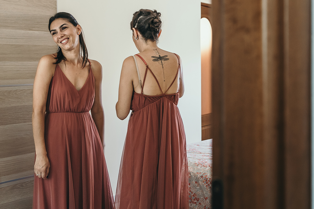 Matrimonio a Villa Fiorita ad Asti. Preparazione della sposa. Damigelle