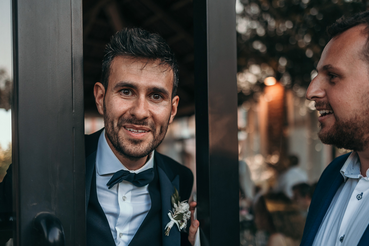 Matrimonio a Villa Fiorita ad Asti. cena. ingresso in sala degli sposi