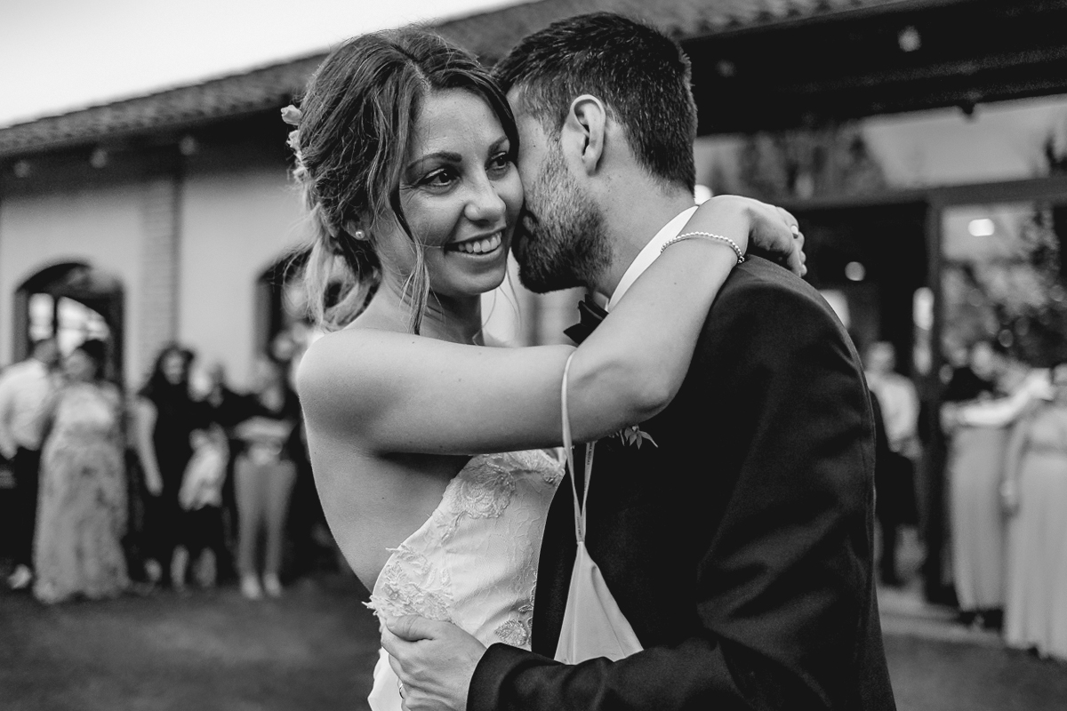 Matrimonio a Villa Fiorita ad Asti. Cena.primo ballo degli sposi. Bianco e nero