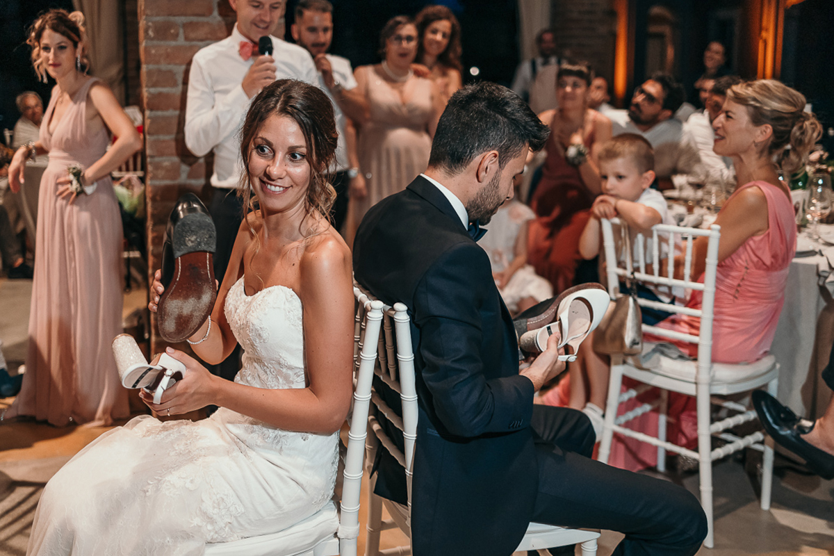 Matrimonio a Villa Fiorita ad Asti. Cena.Gioco delle scarpe e della sedia