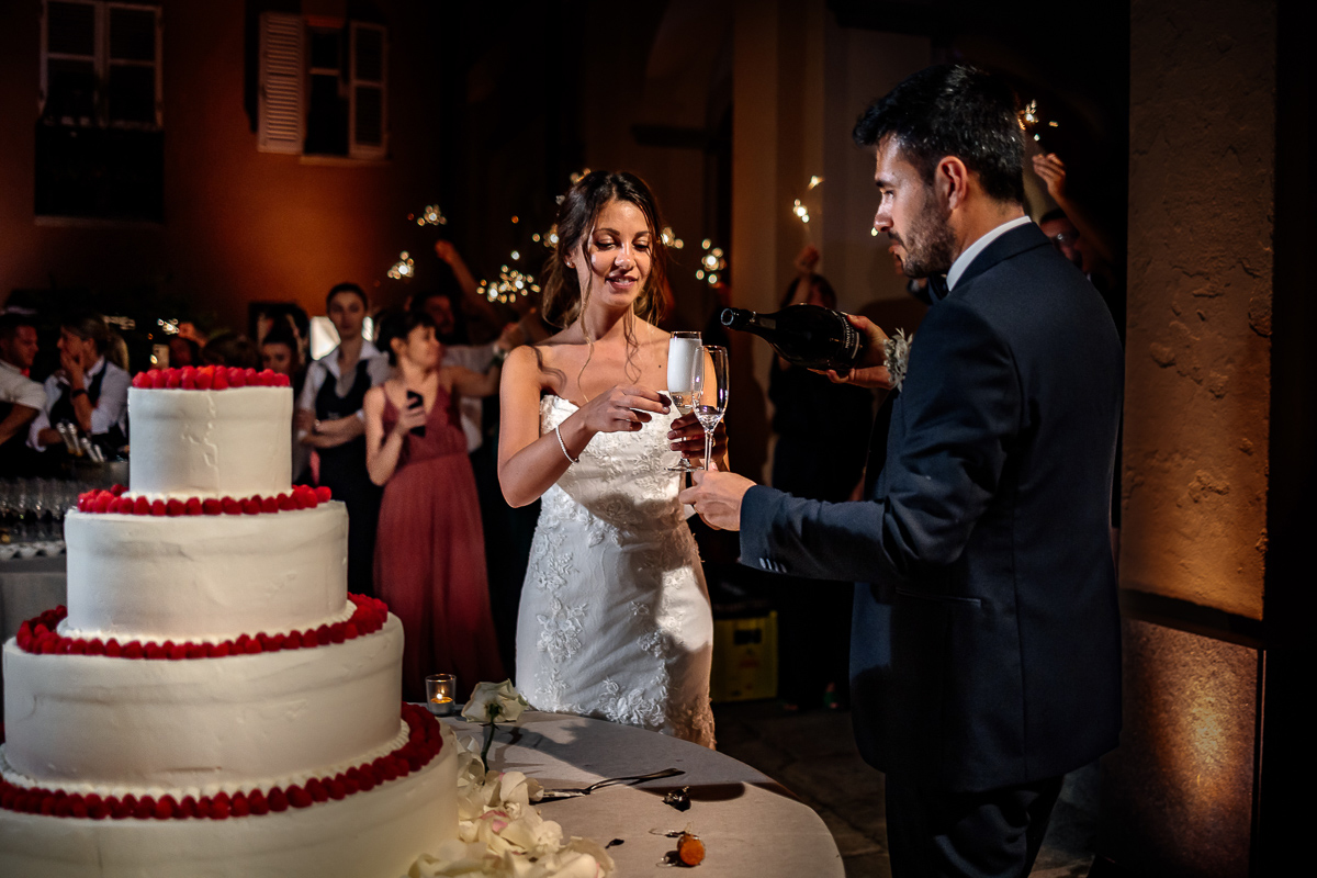 Matrimonio a Villa Fiorita ad Asti. Taglio della torta.