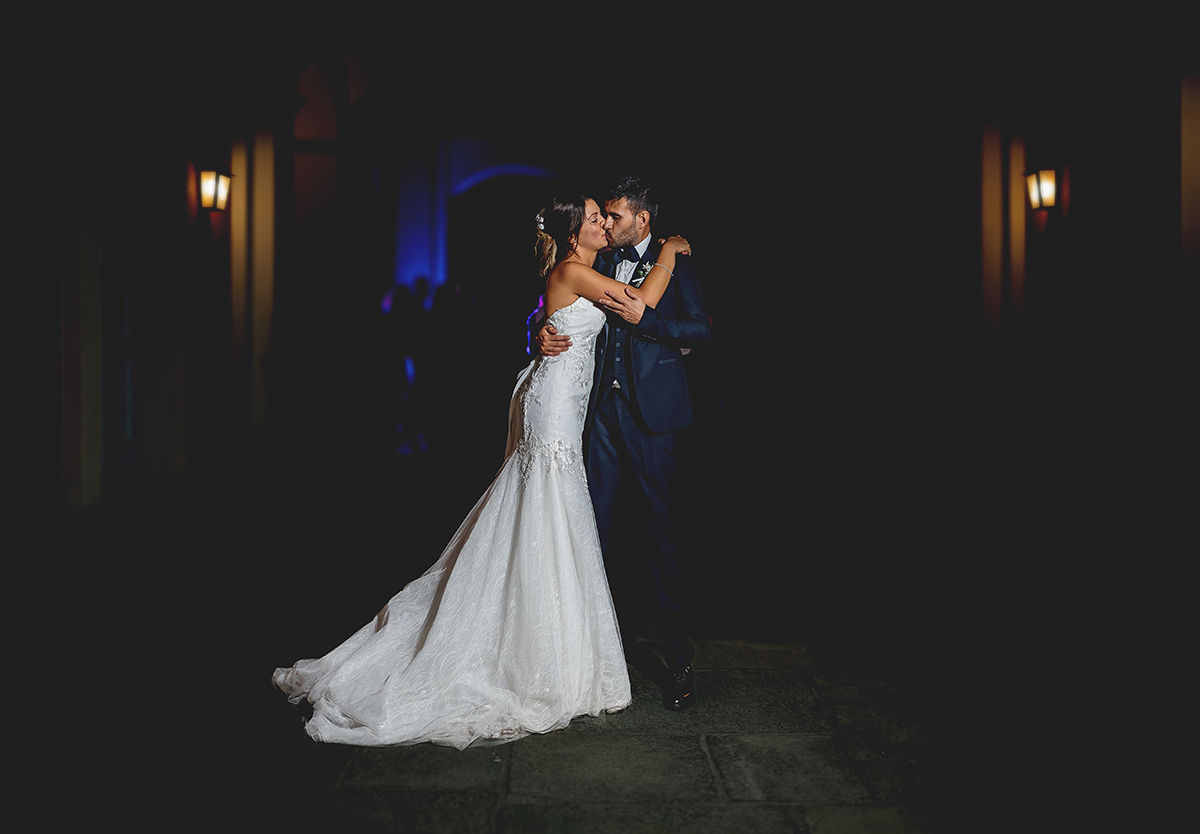 Matrimonio a Villa Fiorita ad Asti. Bacio degli sposi
