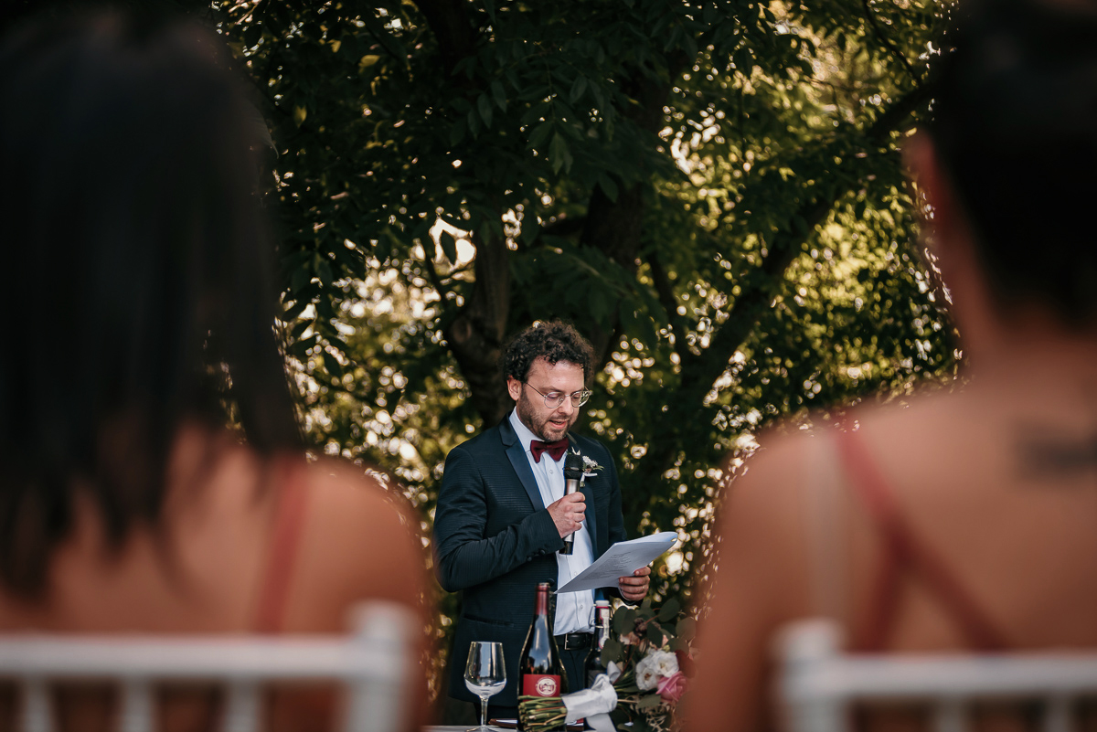 Matrimonio a Villa Fiorita ad Asti. Cerimonia.Discorso del testimone dello sposo.