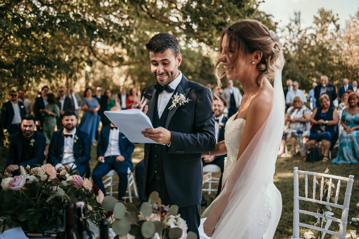 Matrimonio a Villa Fiorita ad Asti. Cerimonia.Promesse dello sposo