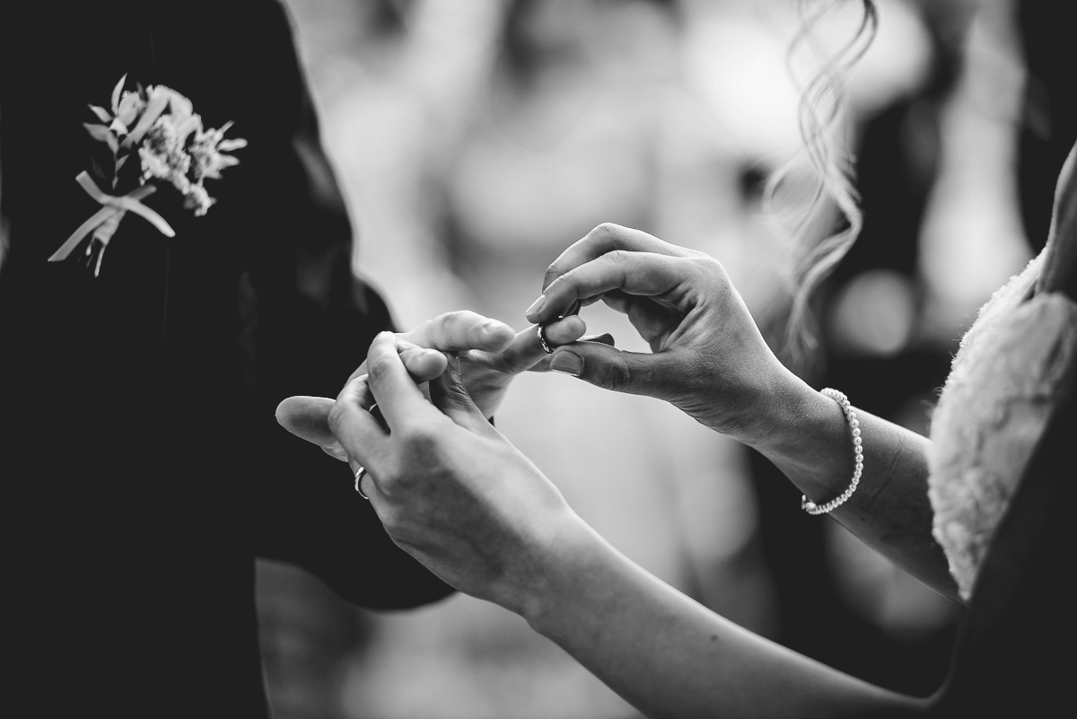 Matrimonio a Villa Fiorita ad Asti. Cerimonia.Scambio degli anelli