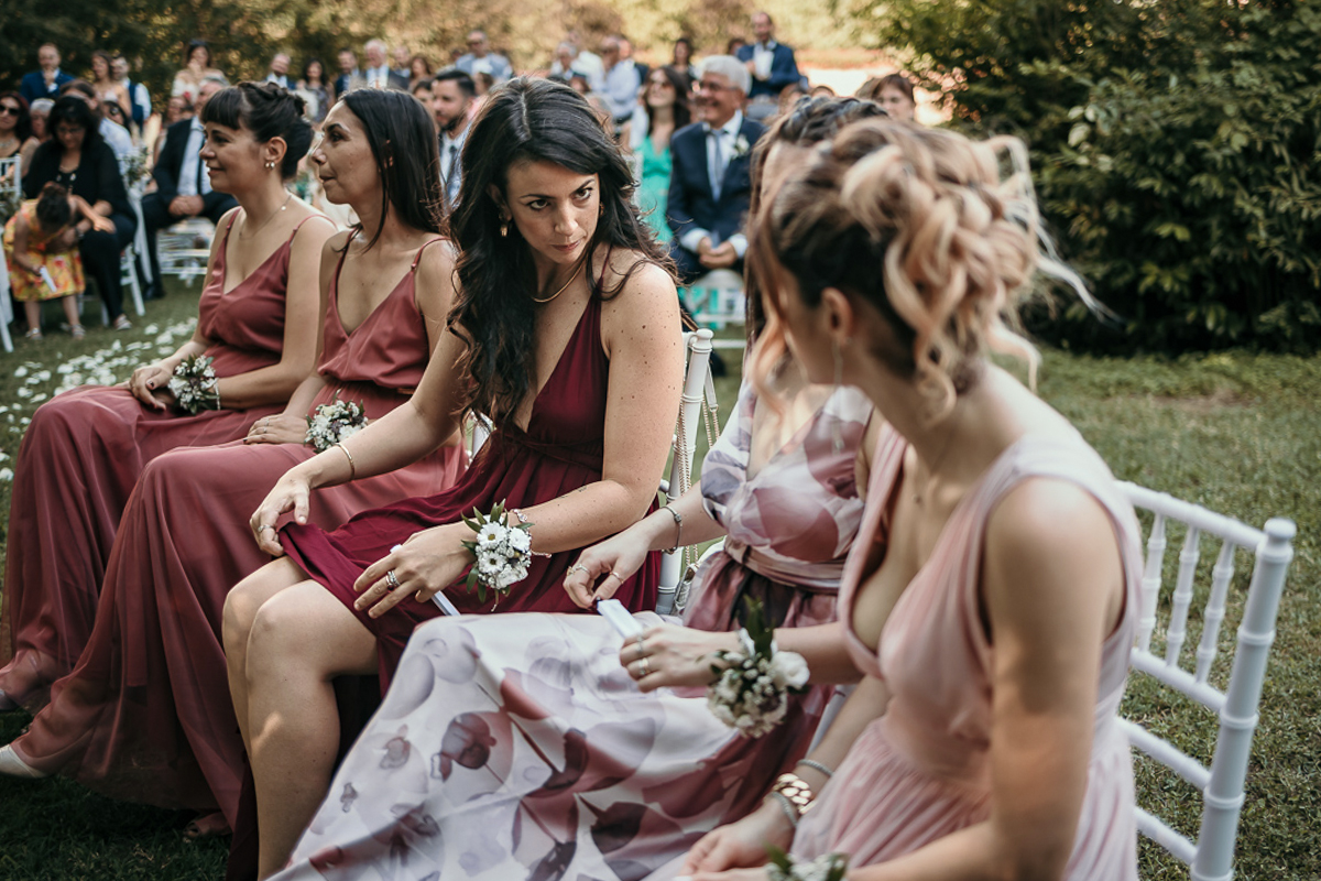 Matrimonio a Villa Fiorita ad Asti. Cerimonia.damigelle e testimoni.