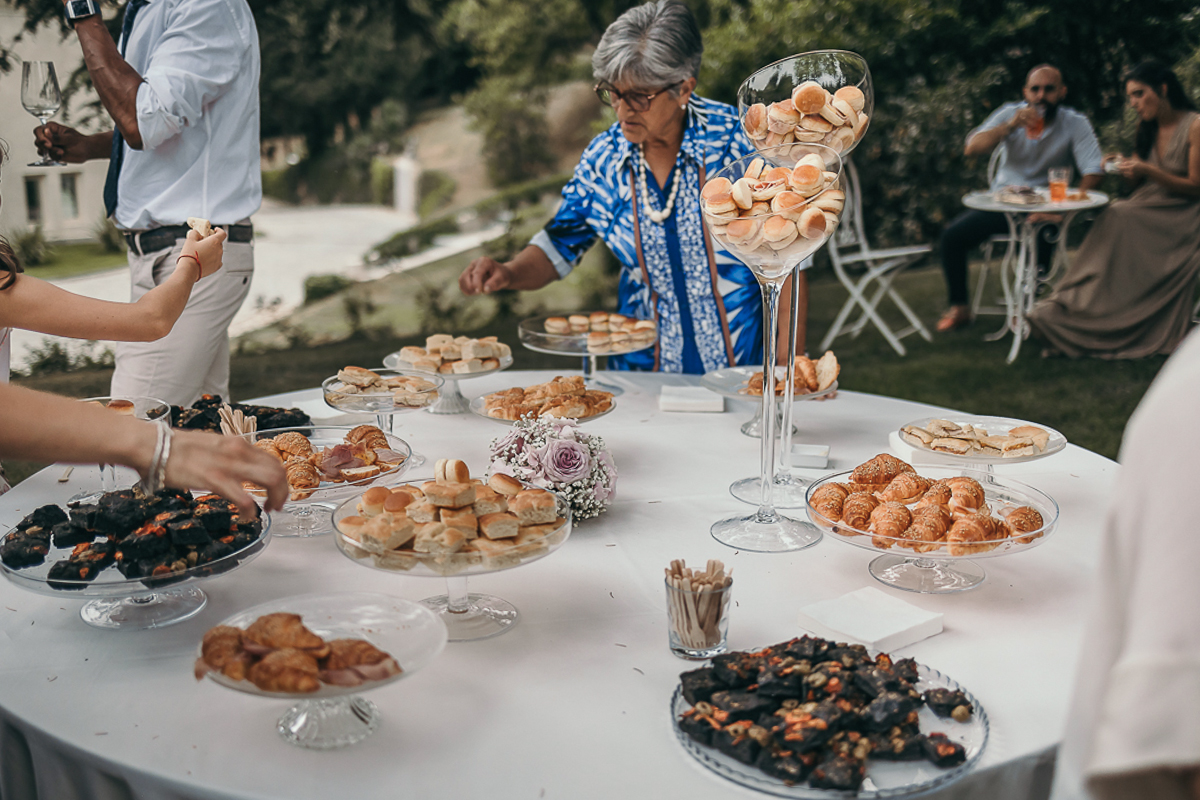 Villa Sassi matrimonio di Giulia e Nicolò. Aperitivo.