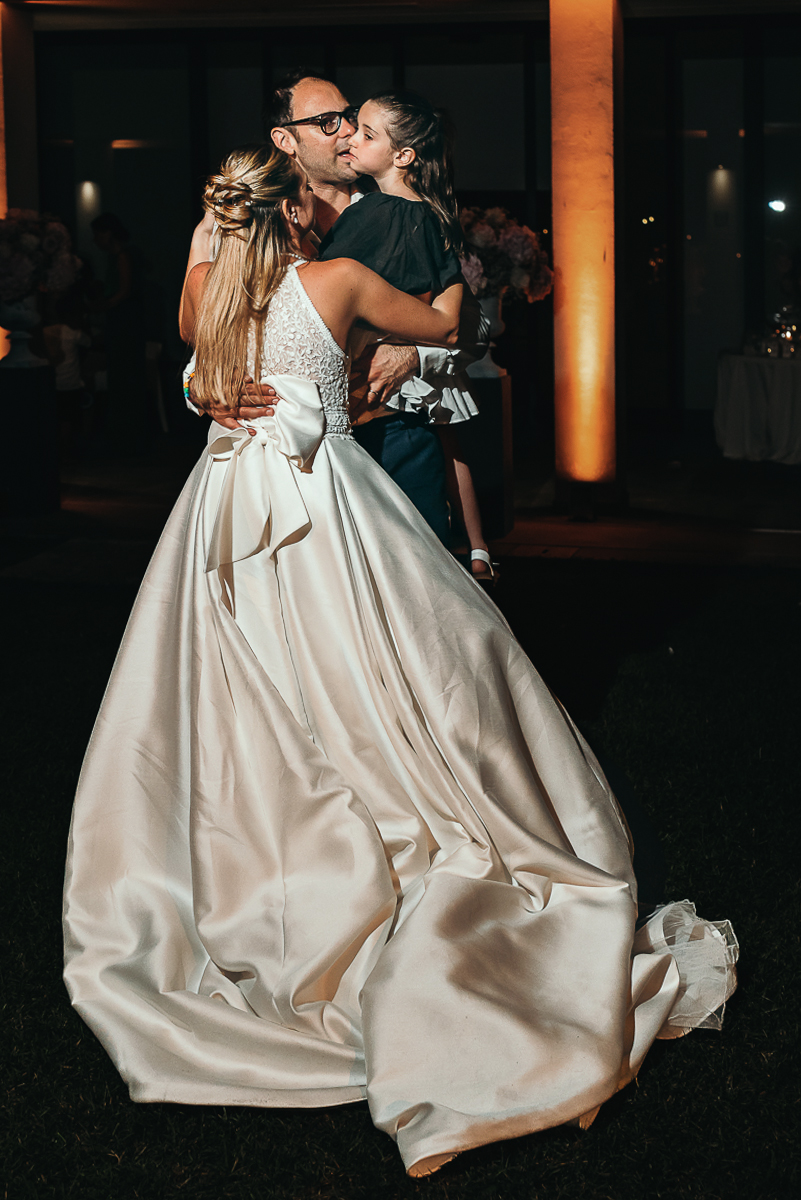 Villa Sassi matrimonio di Giulia e Nicolò.Festa.ballo degli sposi con la loro bambina.