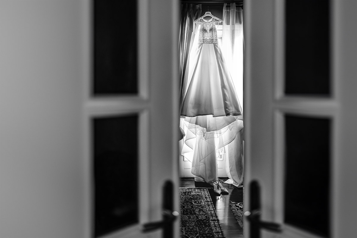 Matrimonio a Villa Sassi. Preparazione della sposa a Chieri. Abito.