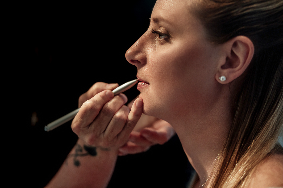 Matrimonio a Villa Sassi. Preparazione della sposa a Chieri. make-up.