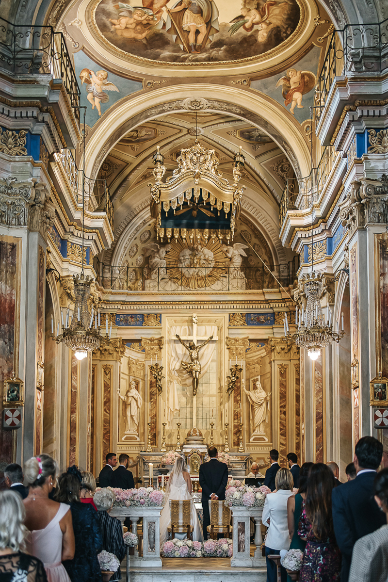 Villa Sassi matrimonio di Giulia e Nicolò. Cerimonia nella chiesa di santa Maria della Spina a Baldissero Torinese. panoramica dell'interno della chiesa.