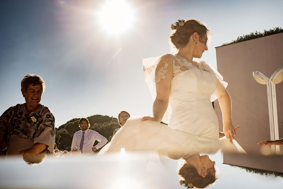 Destination wedding ad Arenzano (GE) presso l'Hotel Punta San Martino.Sposa che balla