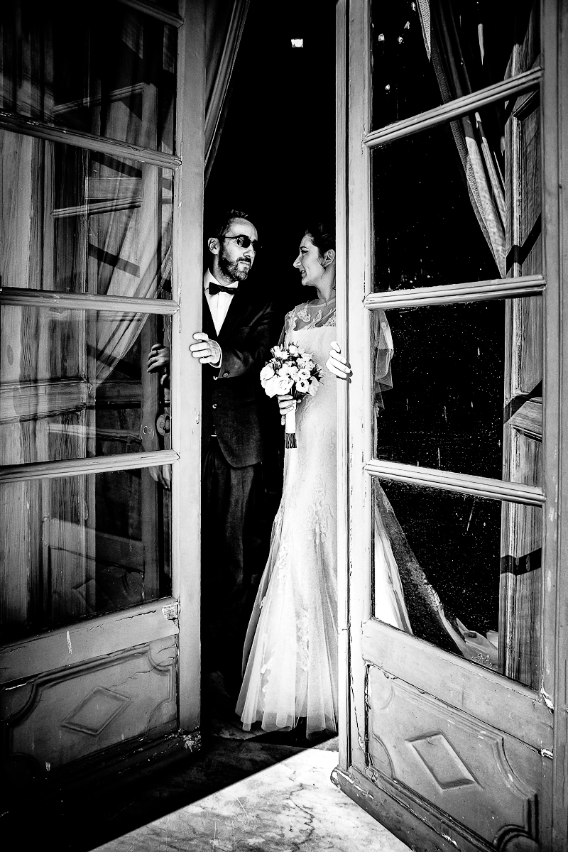 Destination wedding ad Arenzano (GE). Cerimonia civile presso il municipio di Arenzano. Sposi
