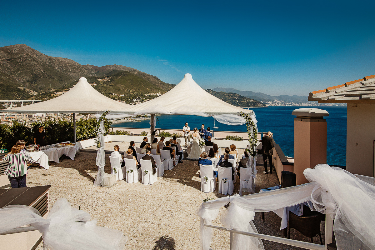 Destination wedding ad Arenzano (GE). Cerimonia simbolica presso l'Hotel Punta San Martino.Panoramica della terrazza