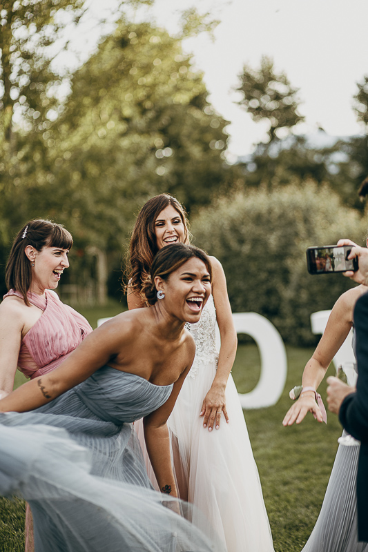 Tenuta La Michelina. Matrimonio di Alice e Raffaele. Aperitivo.Sposa con le damigelle.