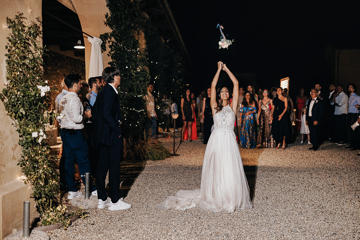 Tenuta La Michelina. Matrimonio di Alice e Raffaele. Lancio del bouquet