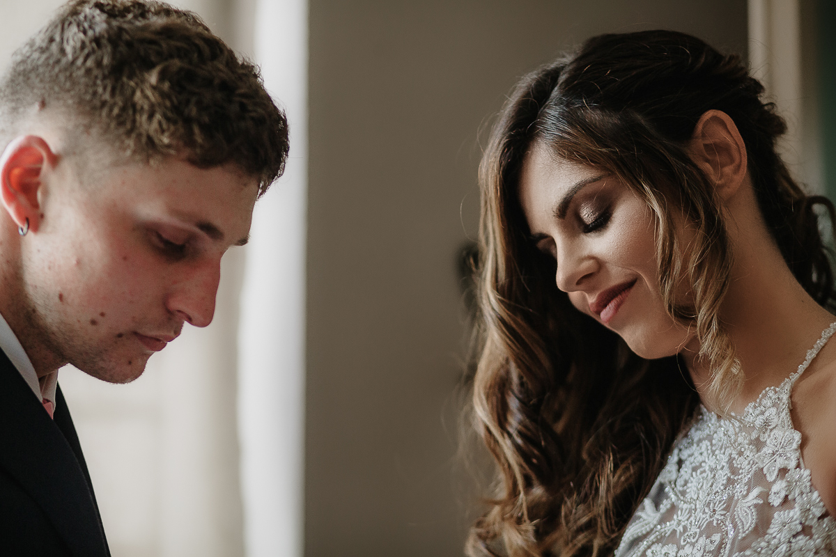 Matrimonio ad Arignano. Preparazione della sposa. Sposa con il fratello.