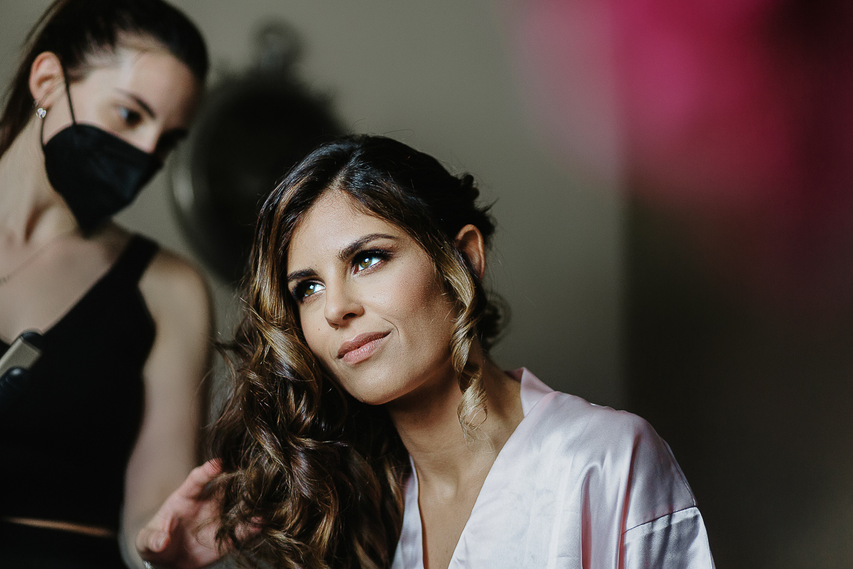 Matrimonio ad Arignano. Preparazione della sposa.Ritratto della sposa