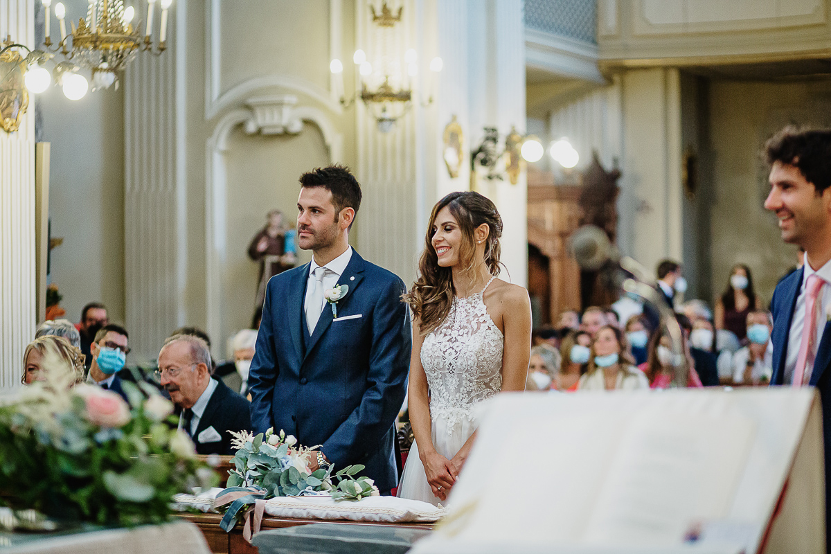 Matrimonio nella chiesa parrochiale di Arignano. Cerimonia.Sposi.