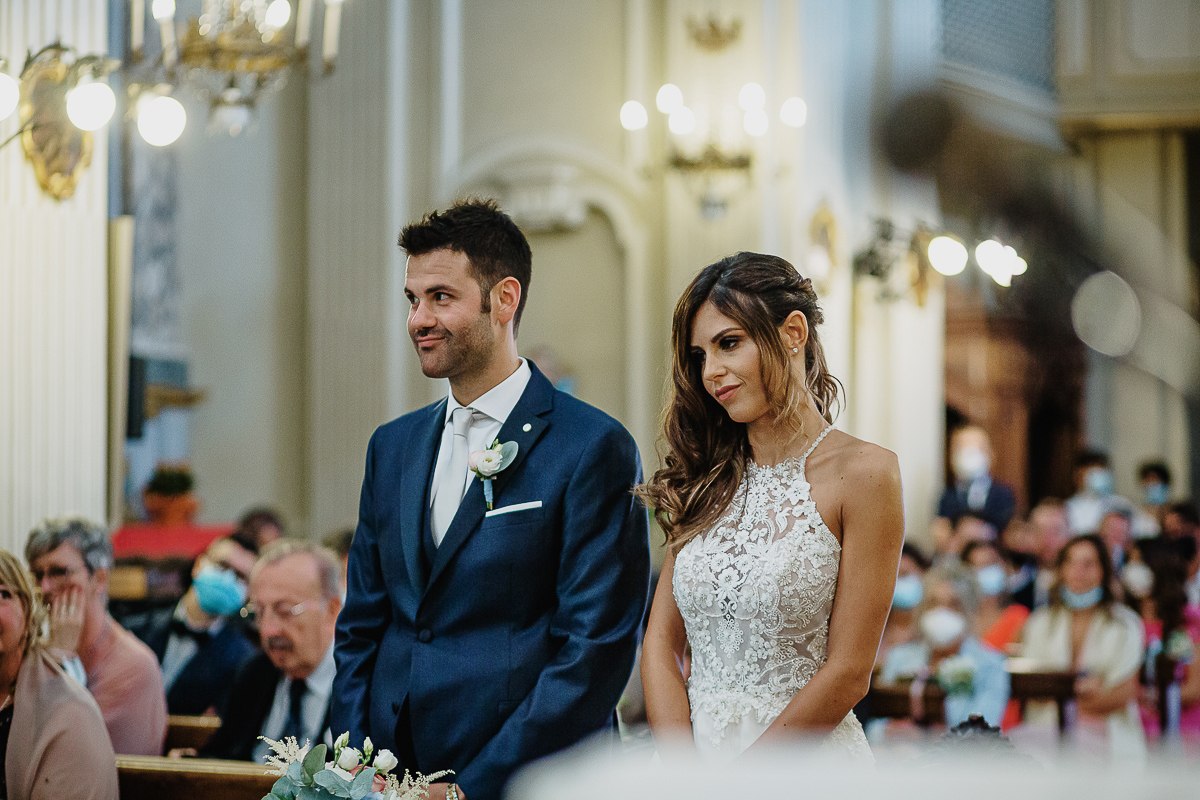 Matrimonio nella chiesa parrochiale di Arignano. Cerimonia.Sposi.