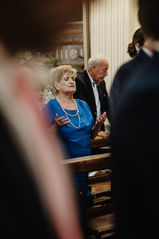 Matrimonio nella chiesa parrochiale di Arignano. Cerimonia.Nonna.