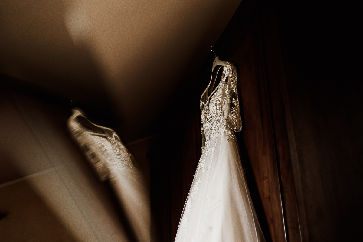 Castello dei Solaro, matrimonio di Noemi e Pietro. Preparazione della sposa.abito Nicole Milano.