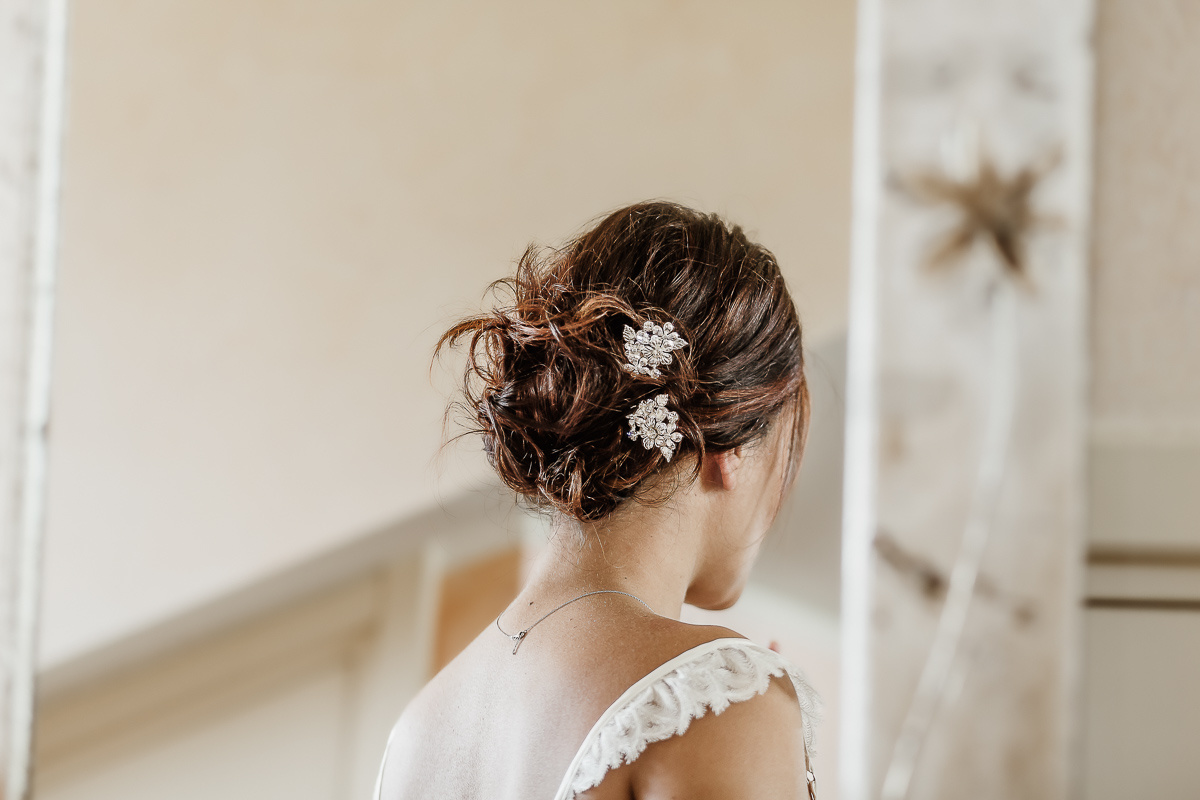 Castello dei Solaro, matrimonio di Noemi e Pietro. Preparazione della sposa. Acconciatura.